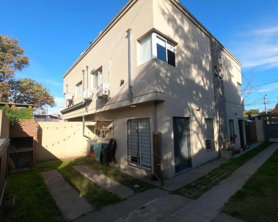 Dúplex en Venta de 2 Dorm. C/ Cochera en Monte Grande