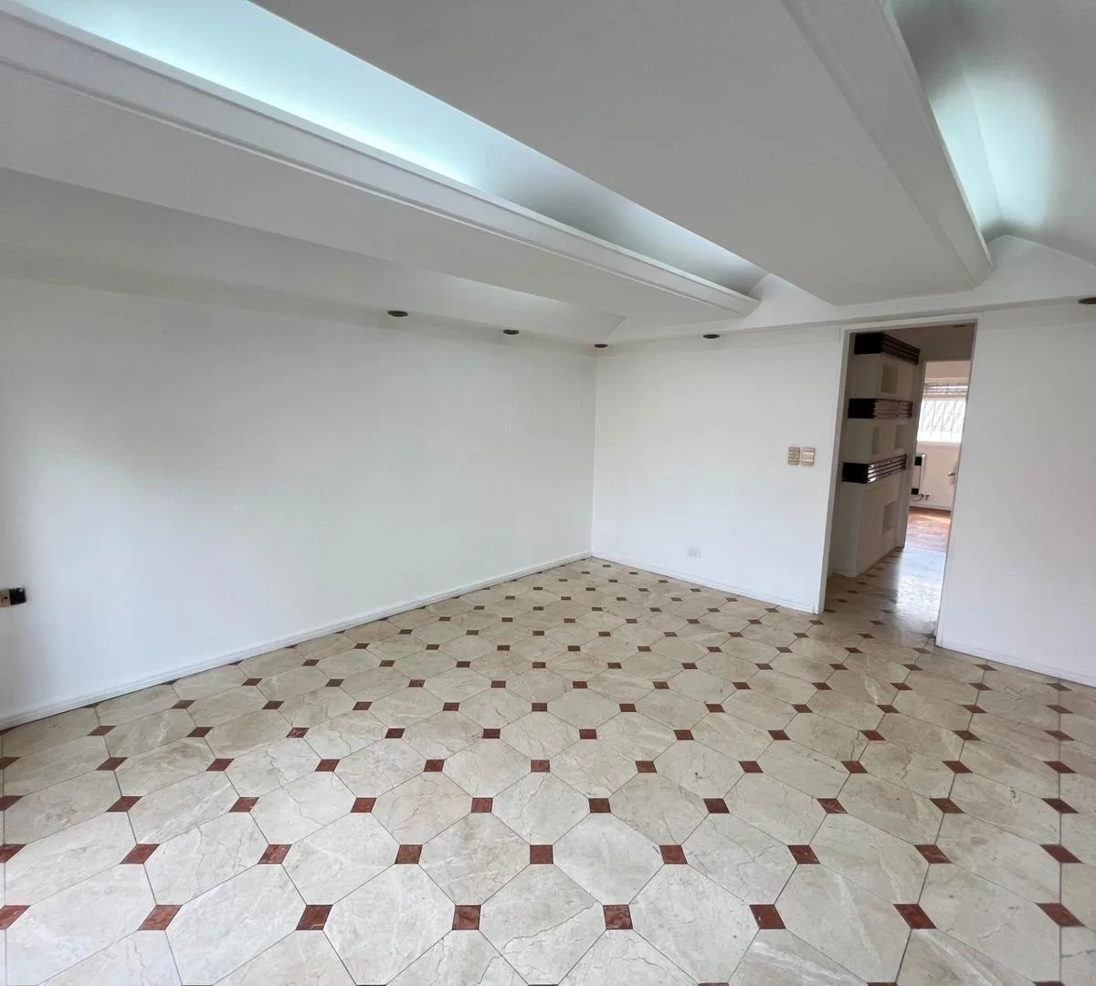 1st-floor PH with patio and parking