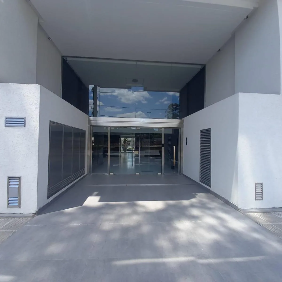 En Alquiler 2 Amb. con Cochera, Canning Center