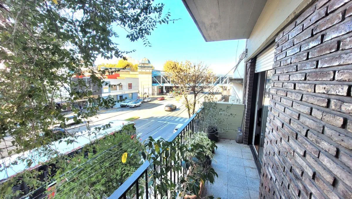 Excelente Ubicación "Av Maipu 2322", Departamento 4 Ambientes con Patio y Balcón