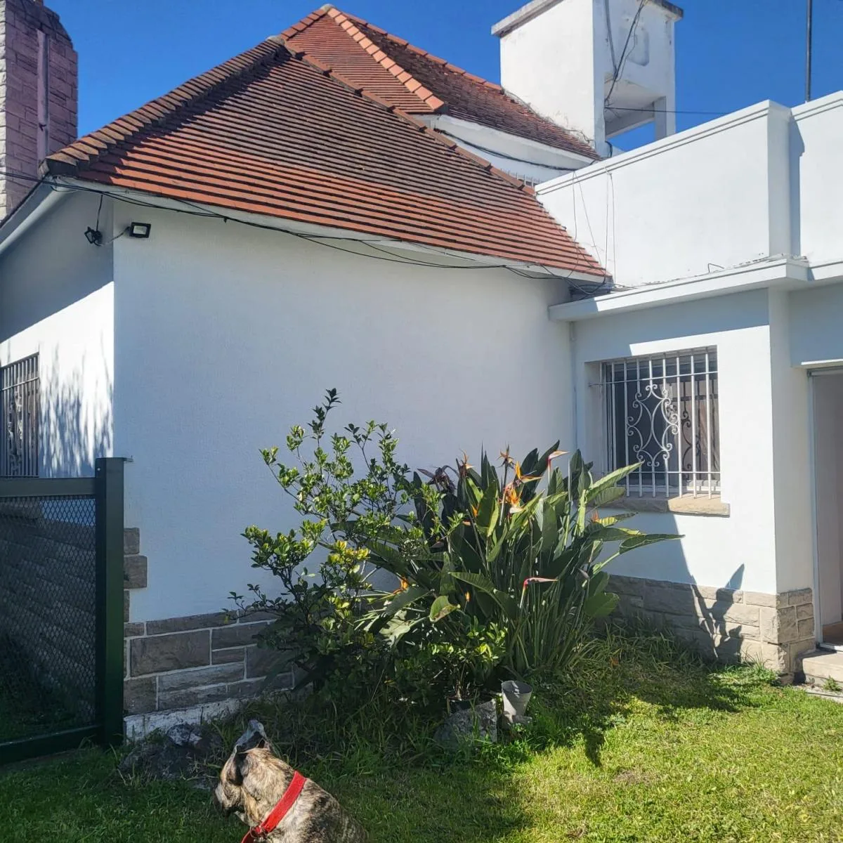 Chalé com 4 quartos e piscina