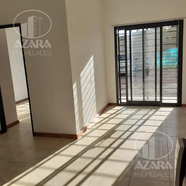 Oportunidad! Hermoso 2 Ambientes con Patio y Cochera, a 4 Cuadras de Estación