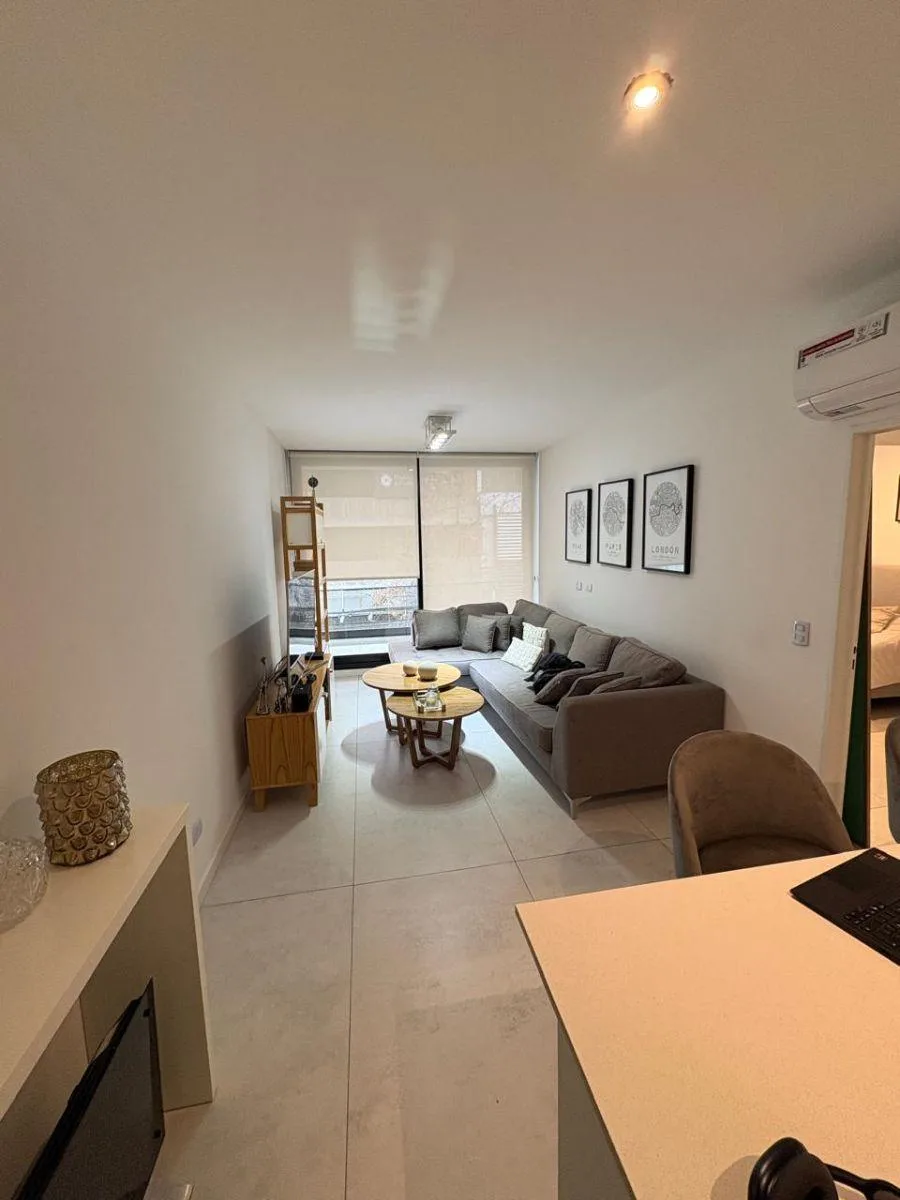 2 Ambientes Al Frente con Balcón Corrido| Full Amenities | Toilette + Baño Completo – 59 m&sup2; Totales