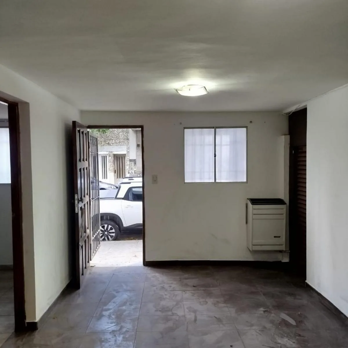 4-room PH, private street entry