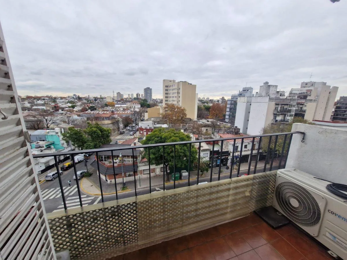 Excelente 2 Ambientes, Semipiso, Entrada Doble Circulación Al Frente C/ Balcon
