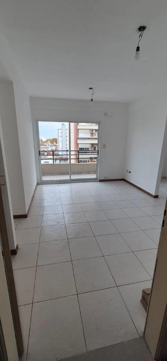 Alquiler Muy Buen Semipiso 2 Ambientes Al Frente con Balcón