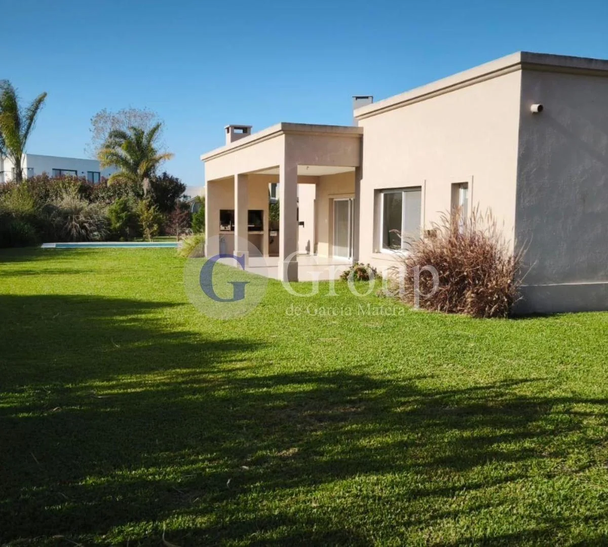 Casa com 3 dormitórios e piscina