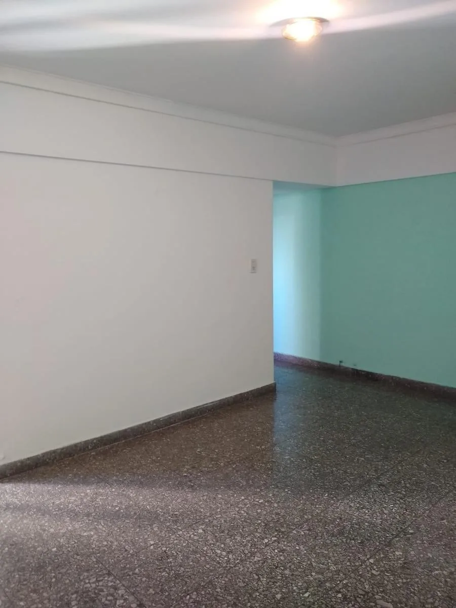 Dos Ambientes en Alquiler Piso Alto!