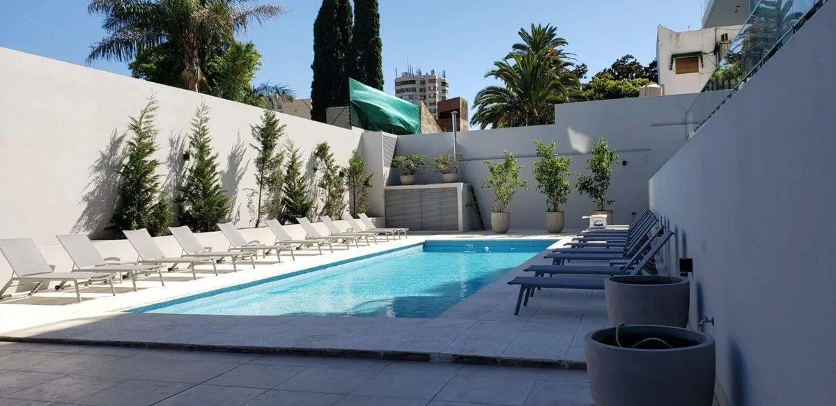 Monoambiente con patio y pileta