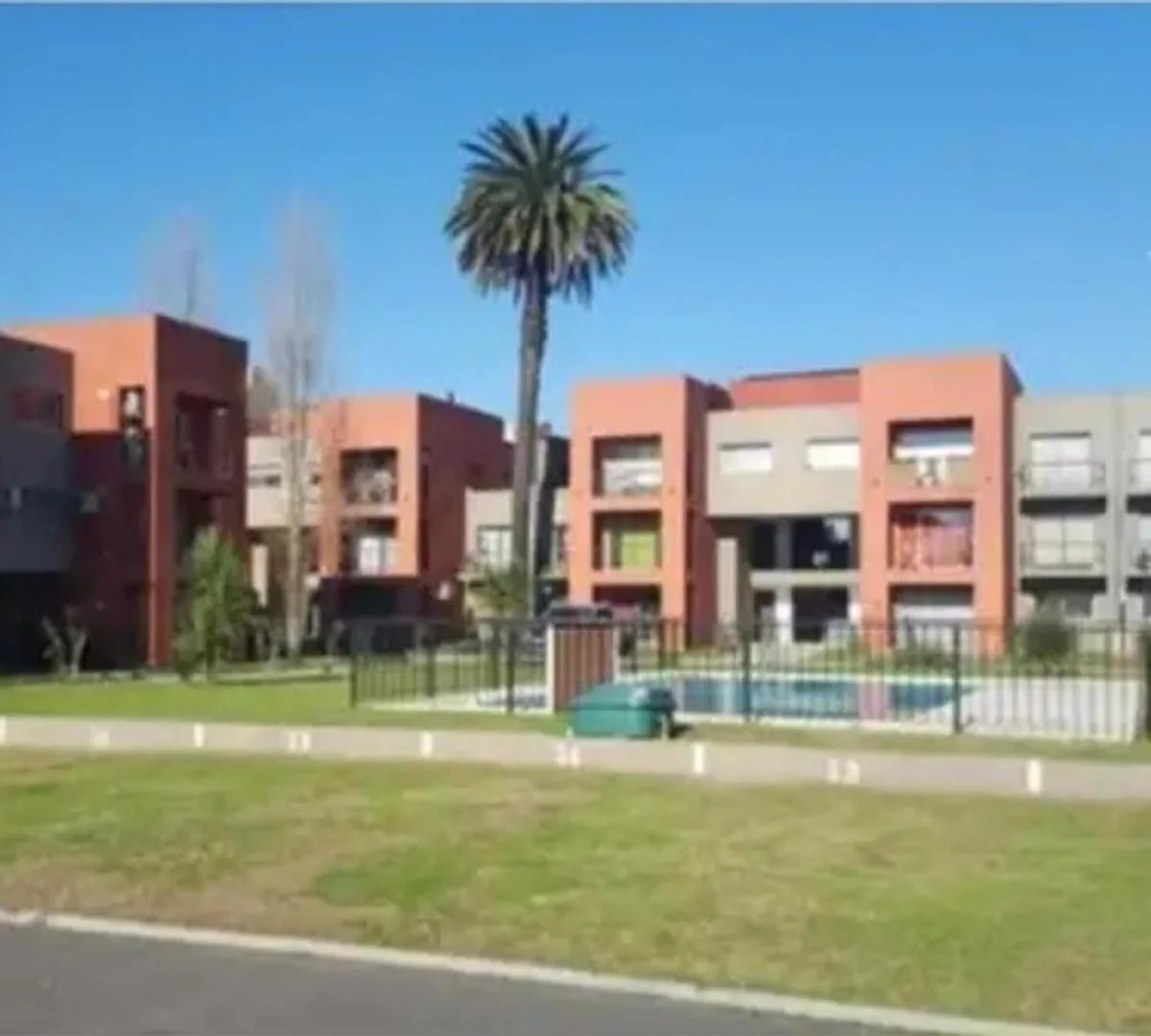 Alqui Monoambiente con Balcon Pileta y Seguridad Planta Baja