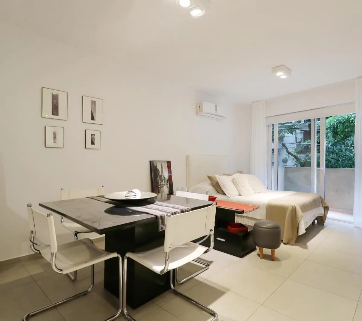 Studio mobiliado com varanda
