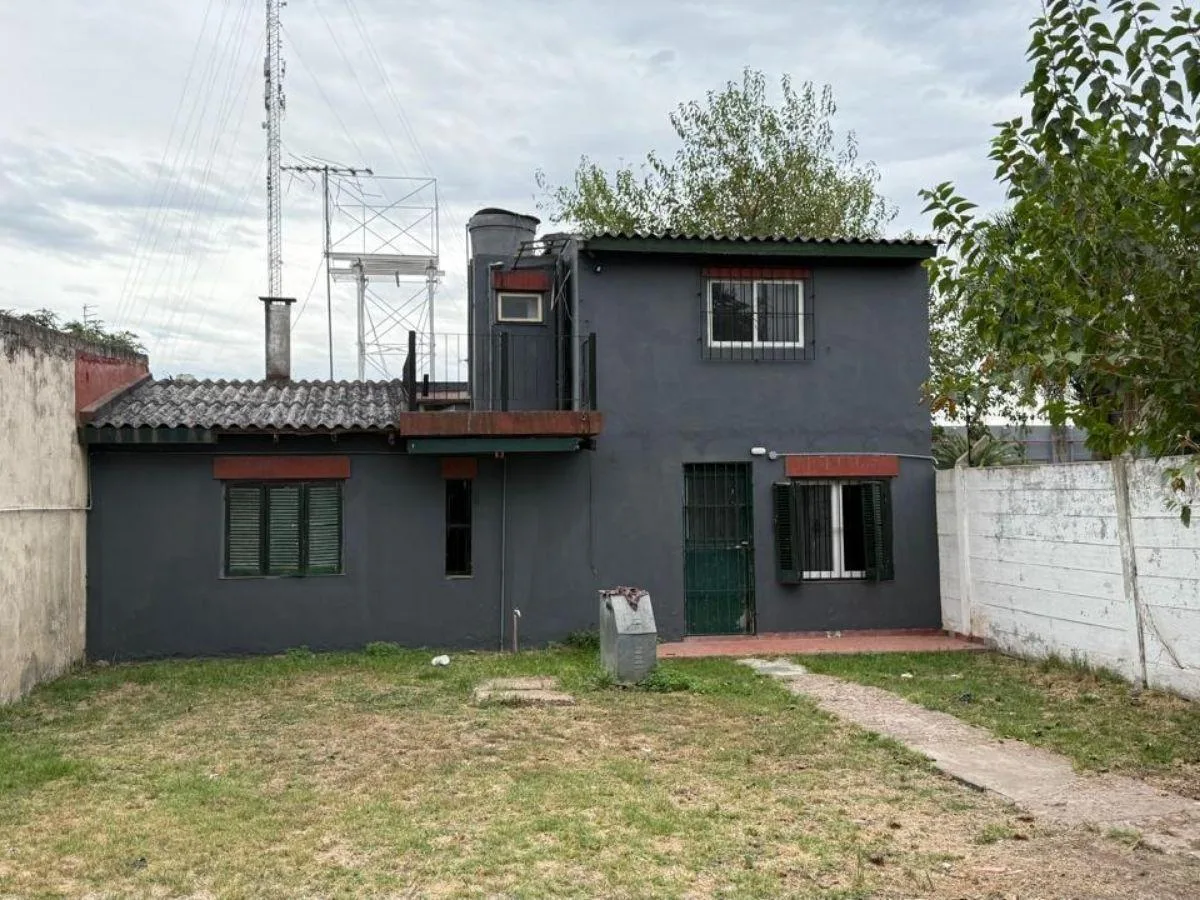 Casa con 2 Locales en La Reja 234 m&sup2;