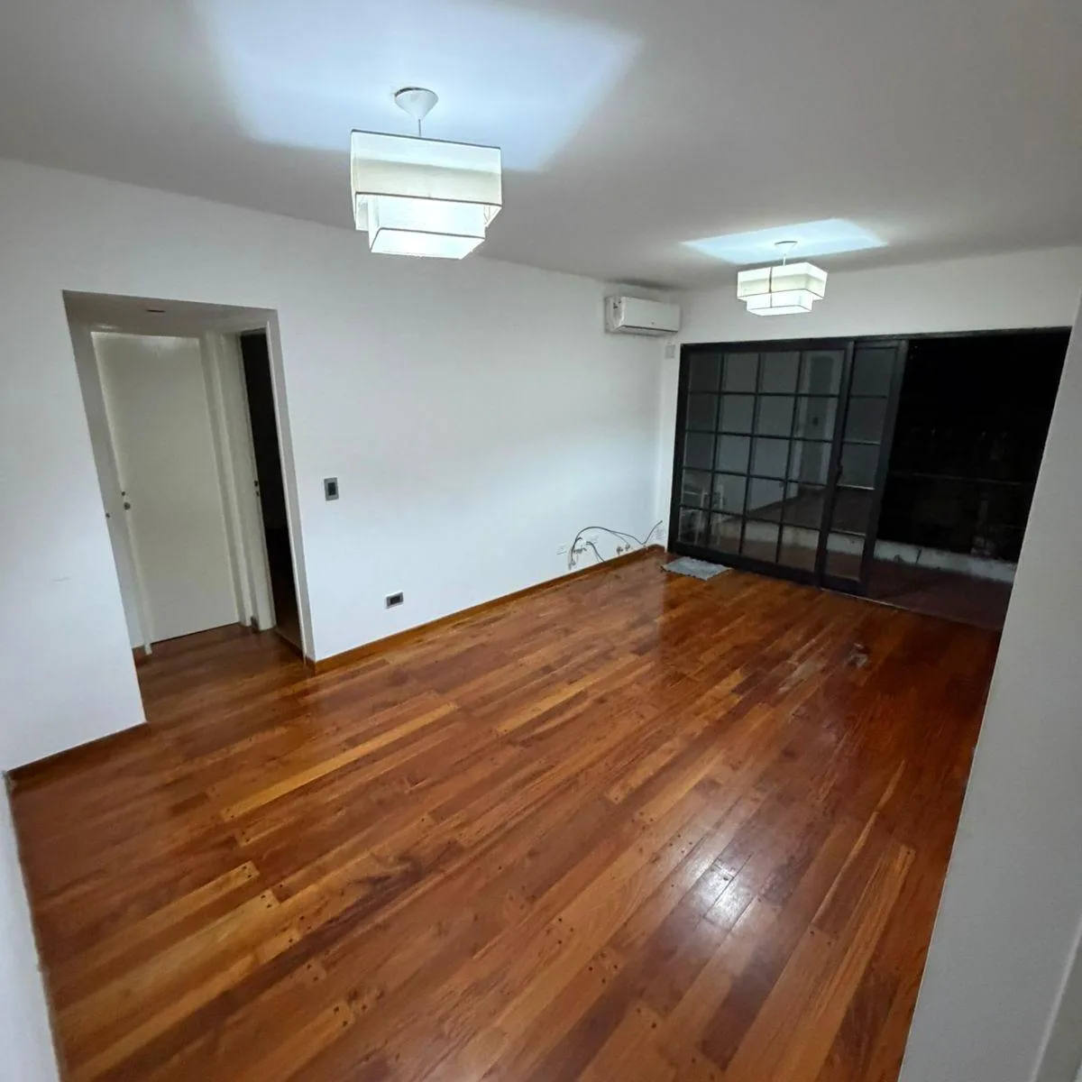 Semipiso de frente com varanda