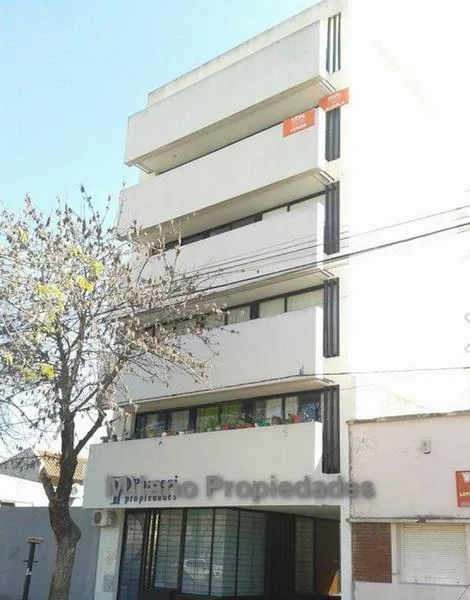 Departamento en Calle 53 N° 1287 E/ 20 y 21. 2do Piso