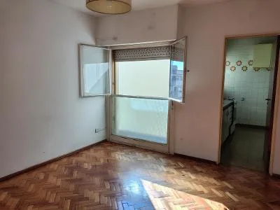 Departamento de 2 Amb a m de Cabildo