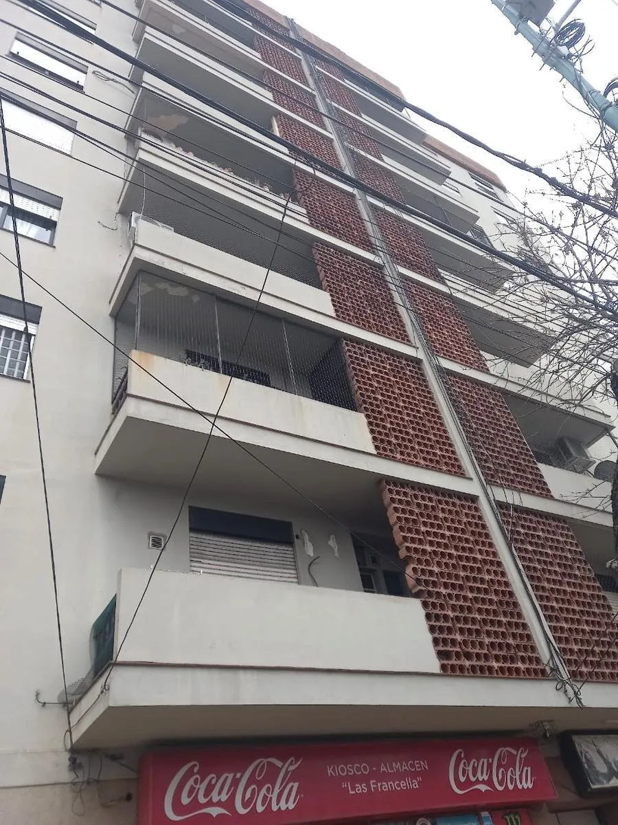 2 ambientes con balcón a la calle