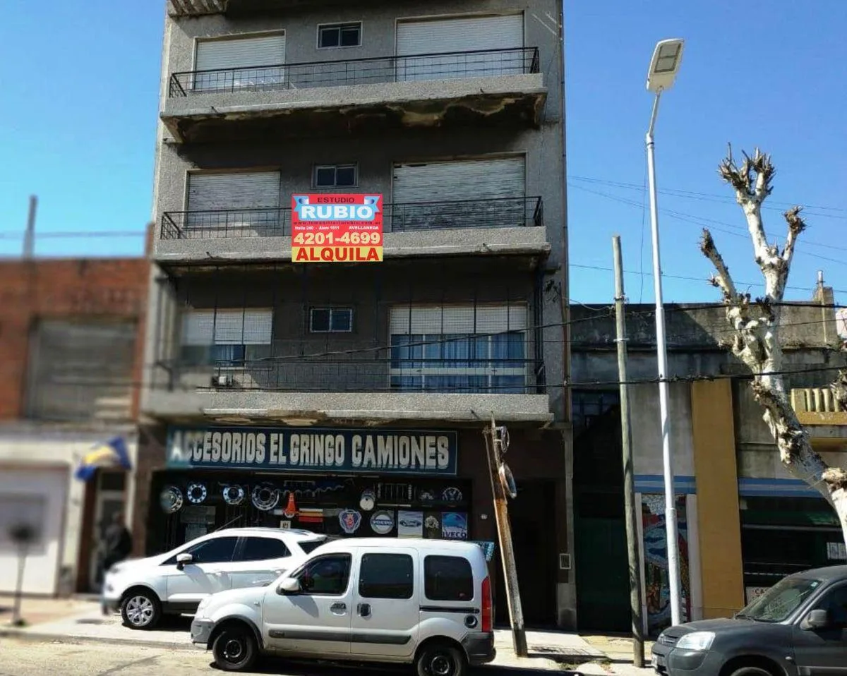 Amplio Departamento 3 Ambientes con Patio y Balcon!