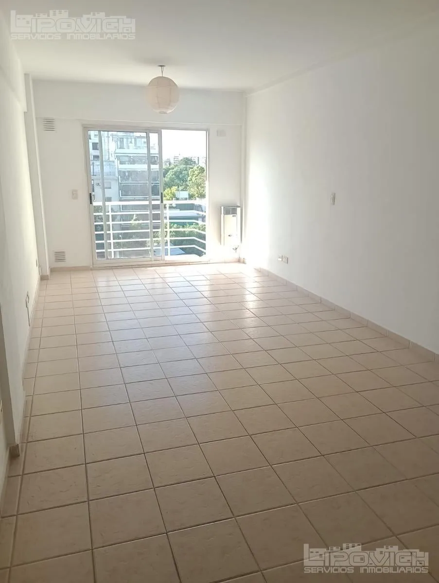Monoambiente en Alquiler. Contrafrente con Balcón. Amenities. Pileta. Lavalleja Al 100. Villa Crespo