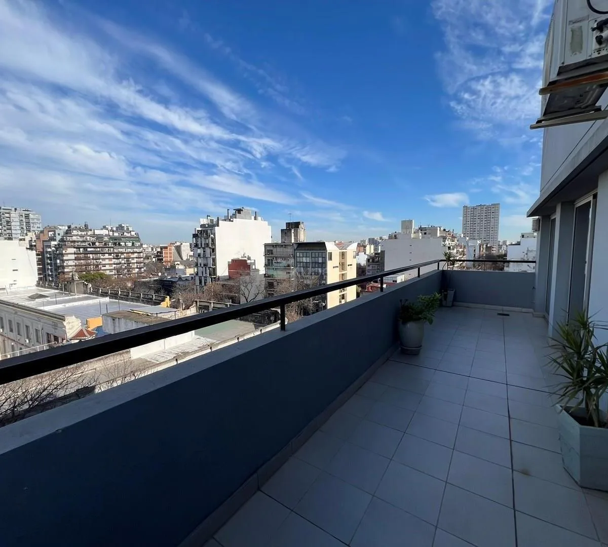 Alquiler Departamento de 2 Ambientes en Colegiales, con Balcón, Sol y Luz, Pileta, Sum, Parrilla