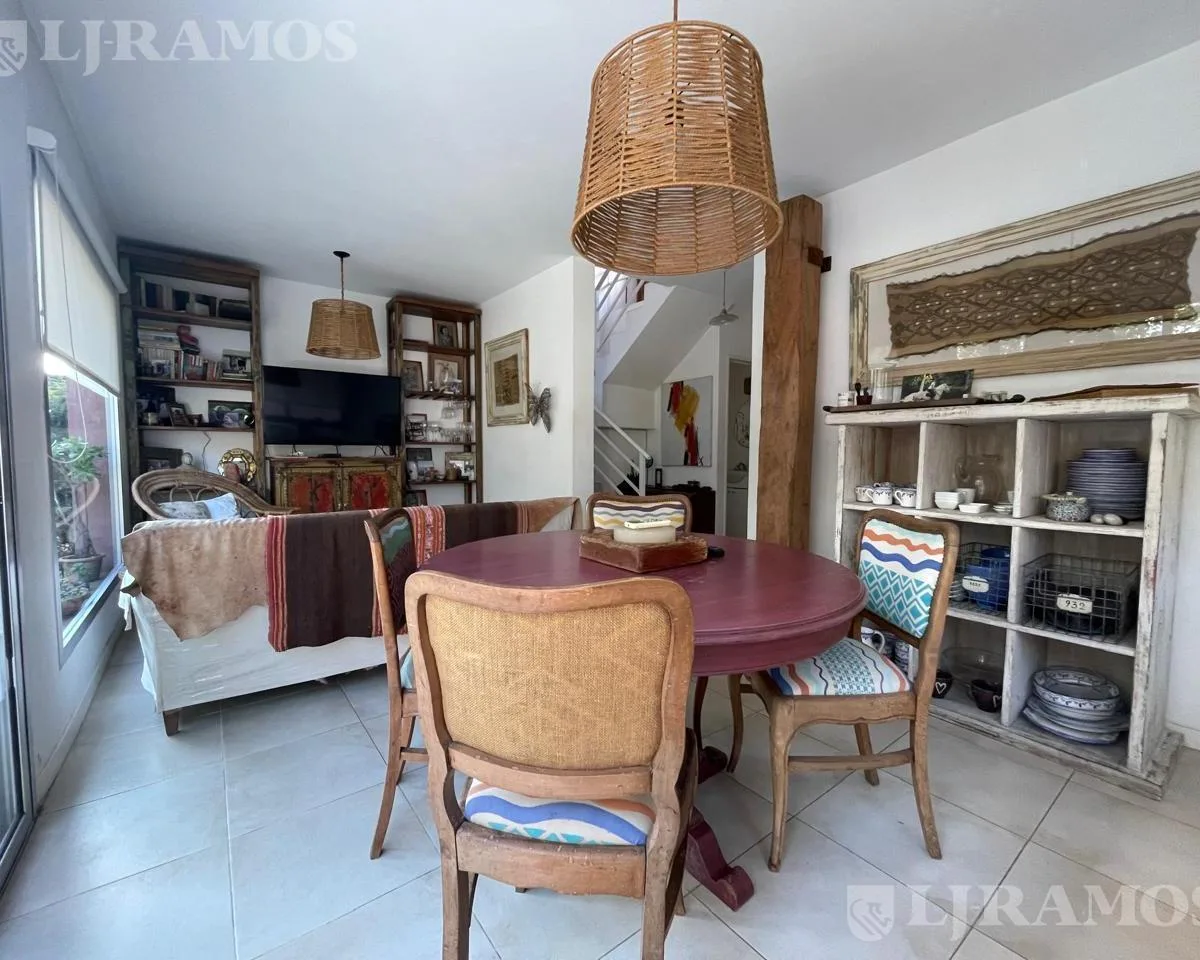 Triplex with garden and grill