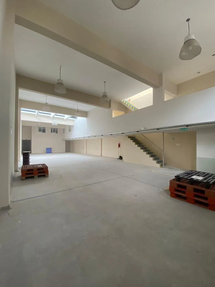 Depósito com escritórios 440 m²