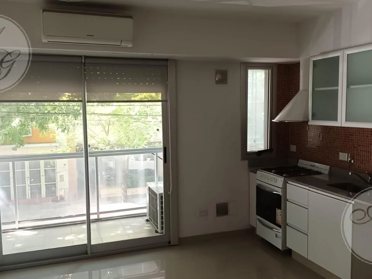 Semi Piso - Gran Ambiente y Medio C/ Balcon y Baulera - Valle y Beauchef - Imperdible Exc. Estado