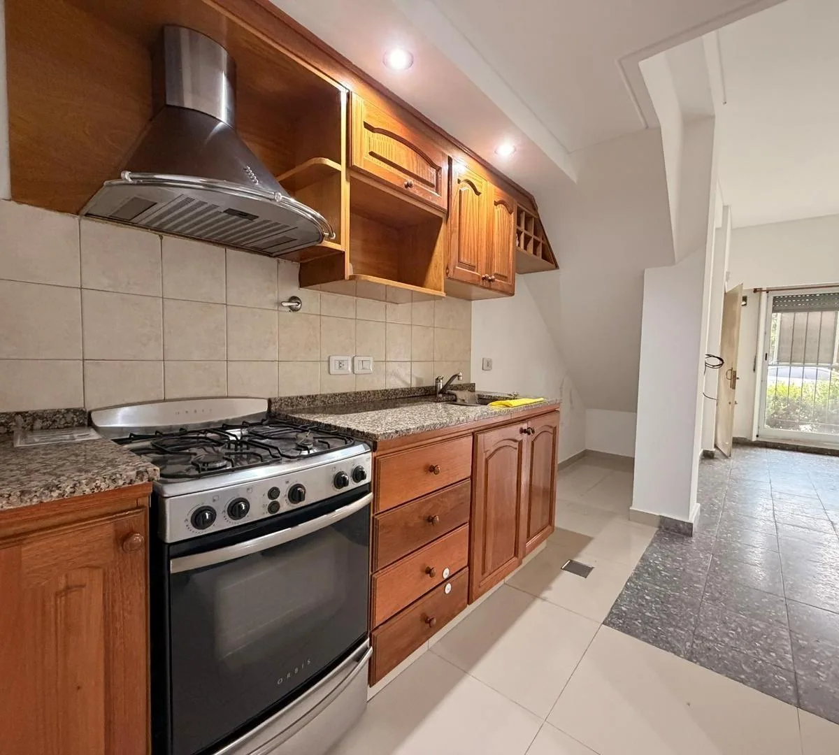 Alquiler, Dpto. 2 Amb, Tipo PH, C/ Patio, S/ Expensas, Frent
