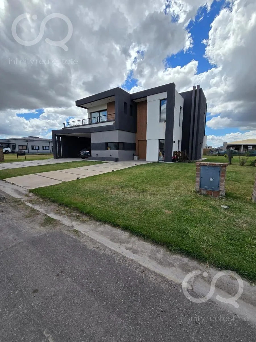 Casa en Alquiler en Barrio Privado El Rebenque – 5 Ambientes, Pileta, Parrilla y Suite con Terraza
