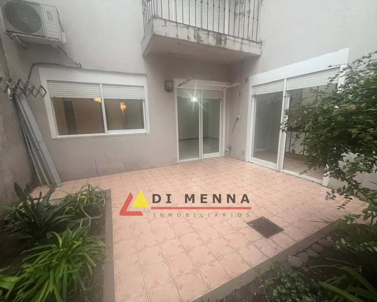 Planta baja con patio, 2 ambientes