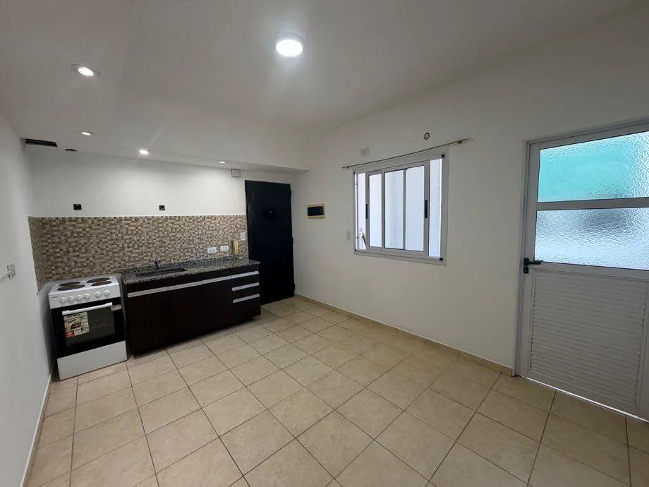 Departamento 2 Ambientes por Escalera - Wilde