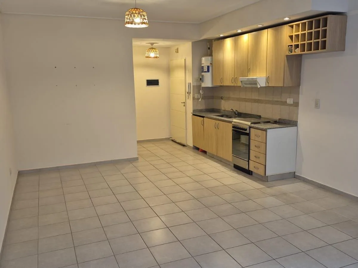 Departamento Monomambiente con Patio en Planta Baja. Bajas Expensas