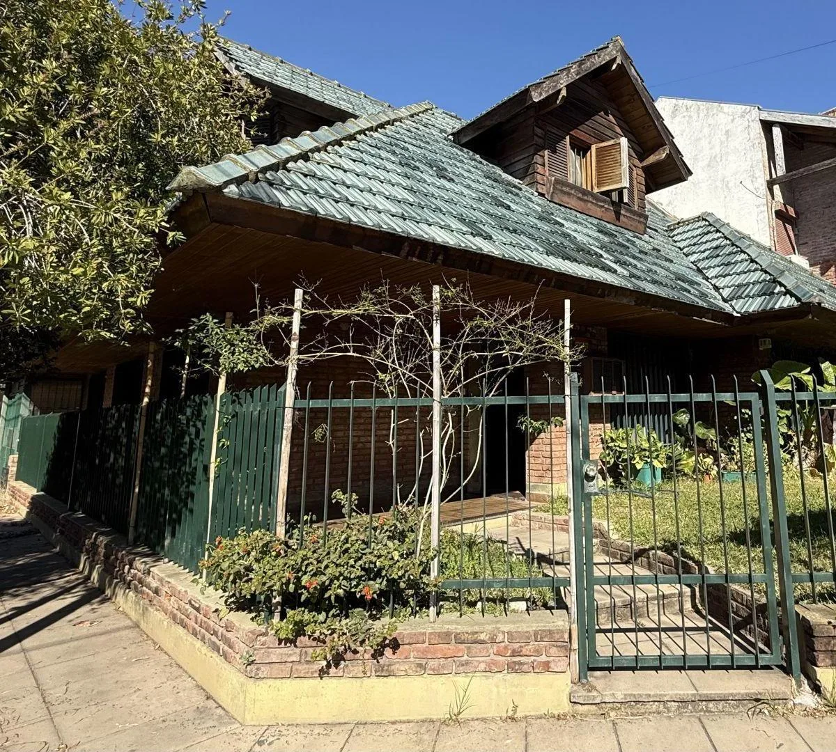Casa em 2 andares, pátio e terraço