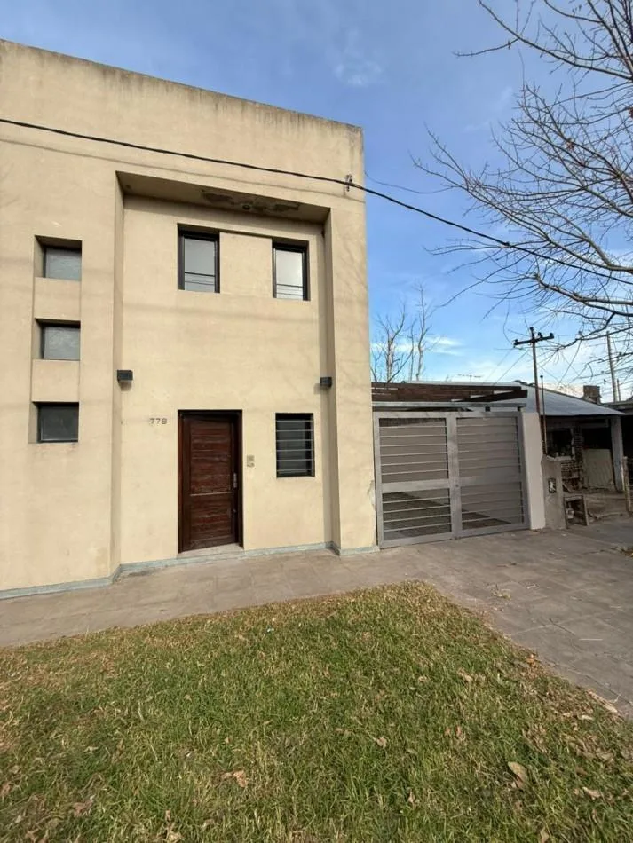 Duplex con patio y parrilla