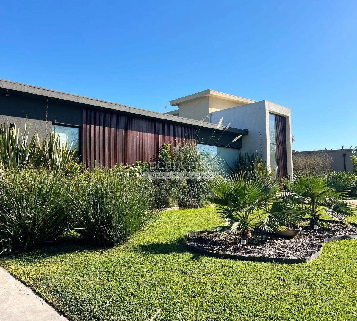 Casa en Alquiler 3 Dorm. Lote Interno - San Matias