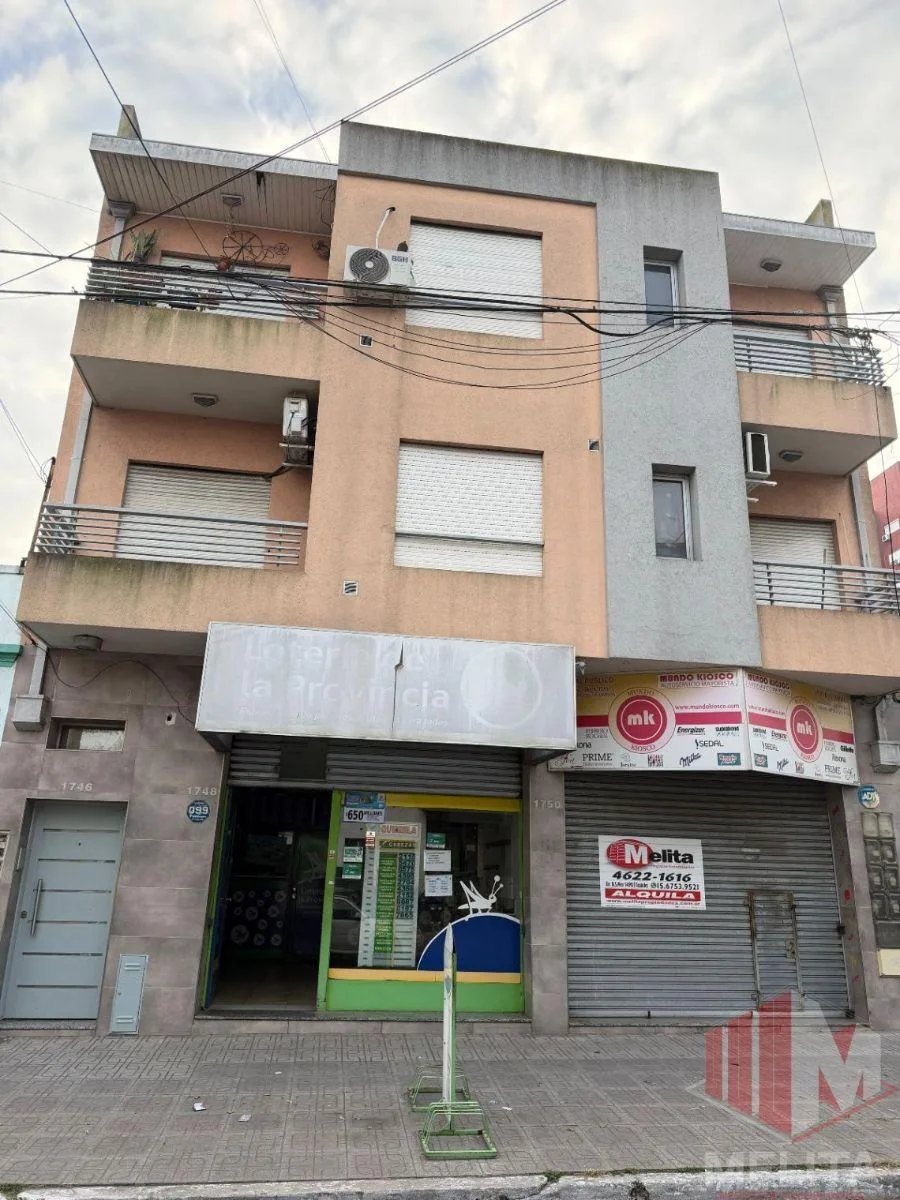 Departamento con balcón al frente