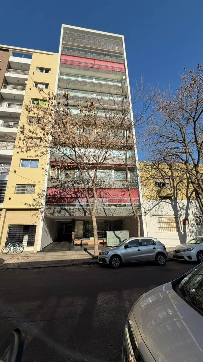 Departamento de Categoría Dos Dorm. y Cochera en Alquiler
