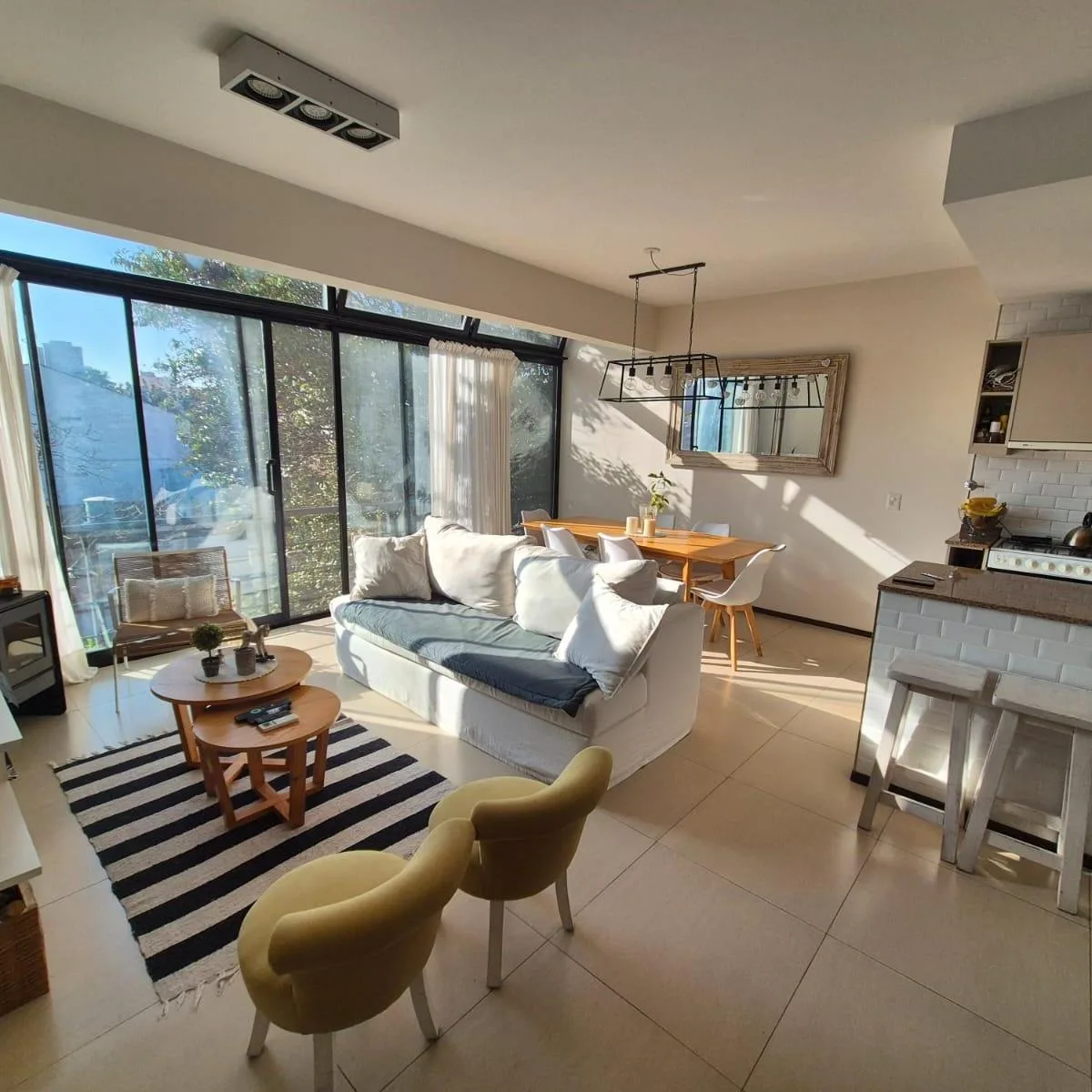 Alquiler Departamento de 3 Ambientes con Cochera