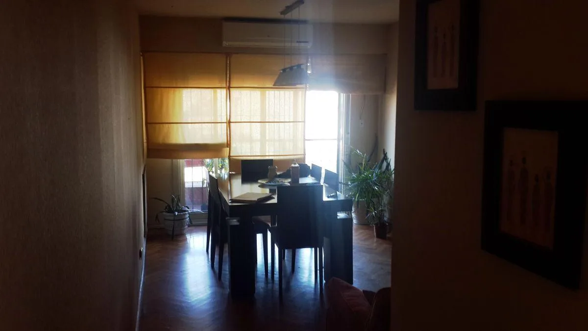 Departamento en Piso Alto con Balcón y Mucha Luz