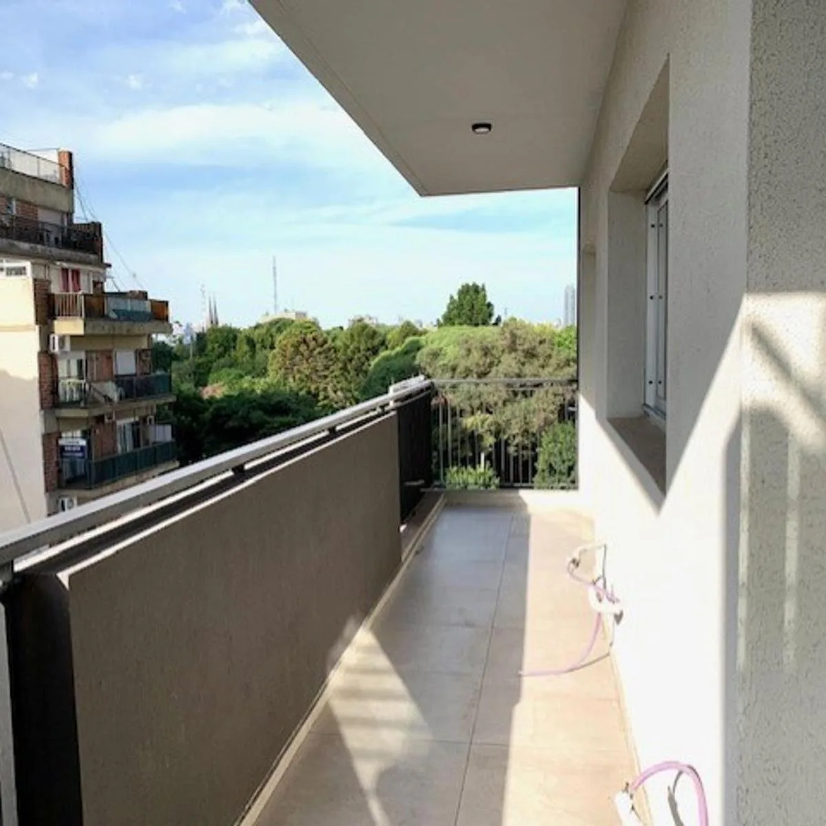 Alquiler 3 Ambientes 4 Años con Balcon y Cochera Piso Alto Muy Luminoso Plaza Irlanda