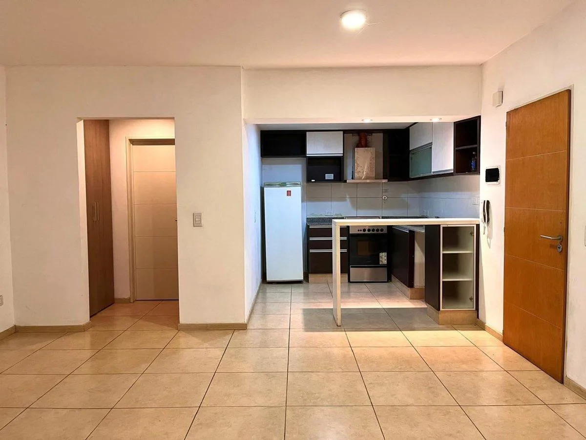 Monoambiente con balcón y parrilla