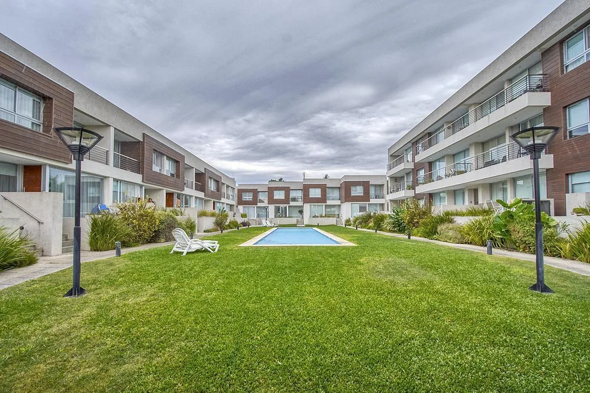 Dúplex 4 Ambientes Impecable en Complejo Las Fresias, 2 Cocheras
