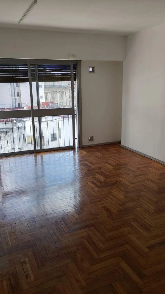 Semipiso en Alquiler de Tres Ambientes Muy Amplios y Luminosos. apto Profesional. Excelente Ubicacion