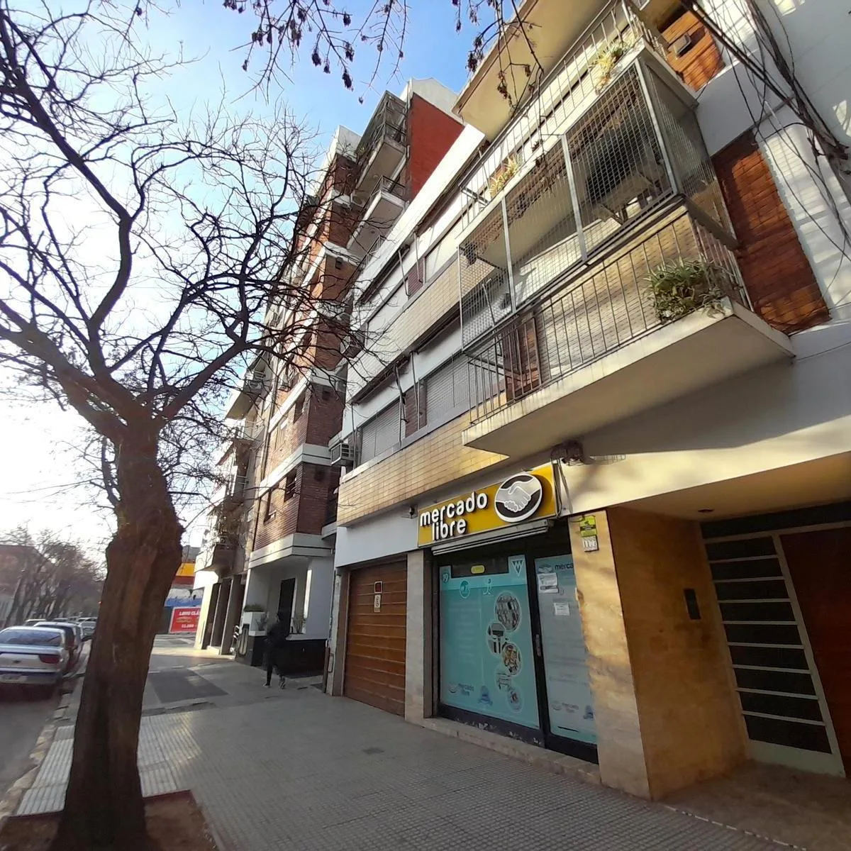 Departamento de 2 Ambientes por Escalera en Villa Gral. Mitre