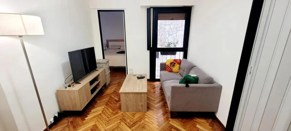2 ambientes con balcón francés