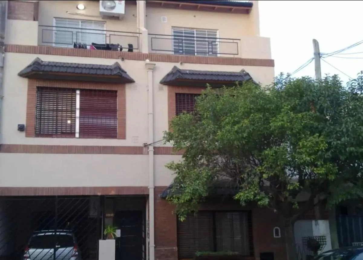 2 ambientes con balcón