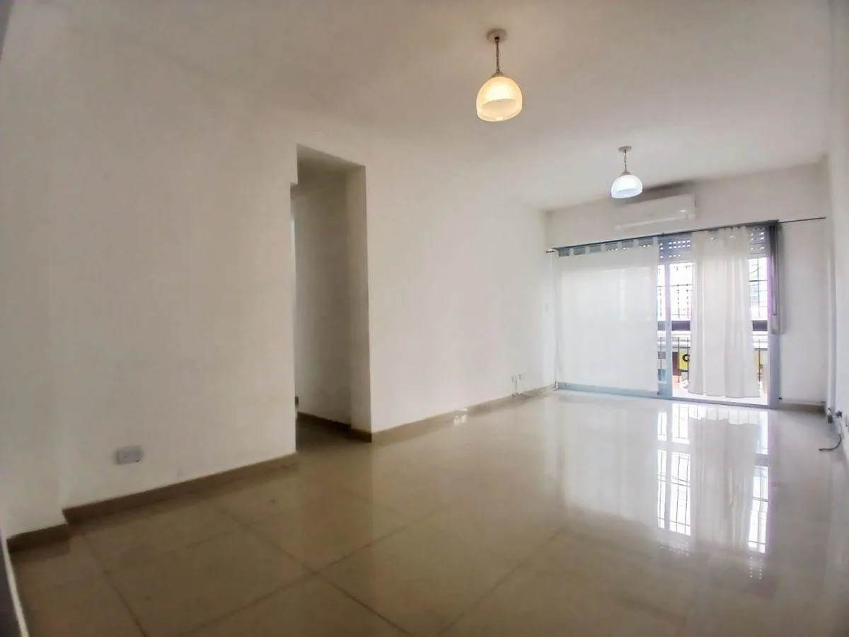Alquiler Departamento 3 Ambientes con Balcon y Patio - Av La Plata 3527