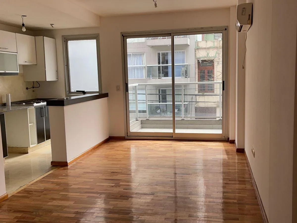 Excelente Departamento de 2 Ambientes Muy Luminoso con Balcón Al Frente