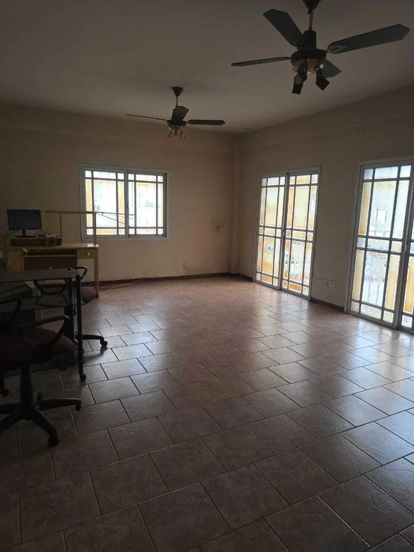 Piso Unico de 4 Ambientes, 2 Baños, Balcon Terraza, Sin Expensas en Alquiler en Lanús Oeste
