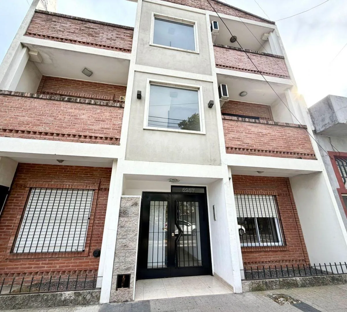 Alquiler Departamento 2 Ambientes con Patio, en Liniers