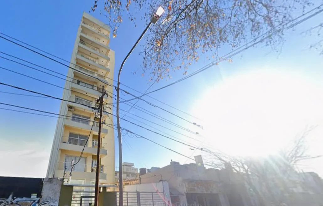 Mono - Ambiente de 25 m&sup2; con Balcón en Sexto Piso en Alquiler en Quilmes